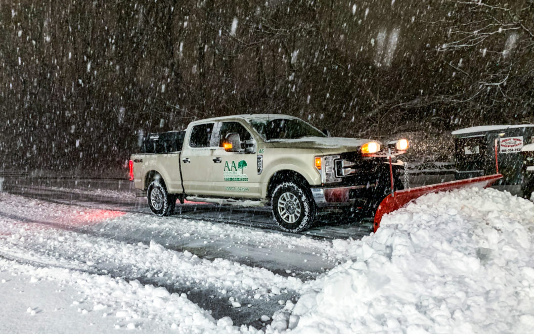 4 Reasons Why Your Business Can Benefit from PROFESSIONAL Snow Removal / Ice Control This Winter Season…